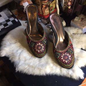 Tribeca by Kenneth Cole Embroidery sandals💃🏼👡